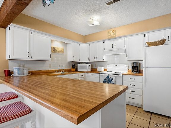 5th image of 82 Stoney Shores Dr