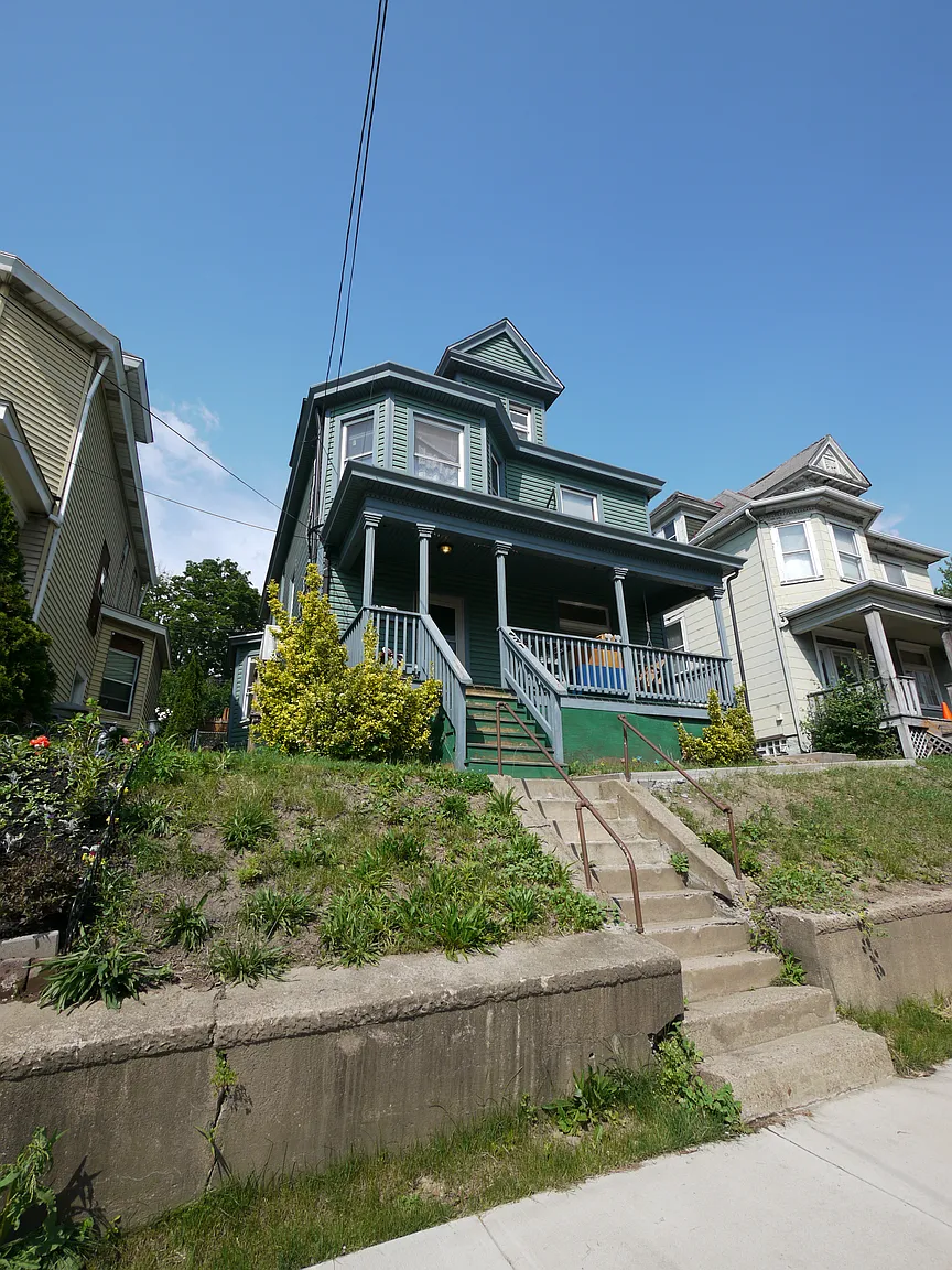421 Florence Ave photo 1
