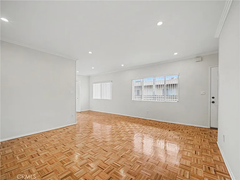 6342 Morse Ave — Photo 4