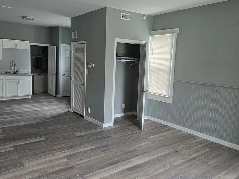 543 E Union St — Photo 6