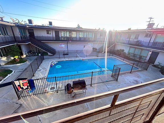 4th image of 10242 Darby Ave APT 5