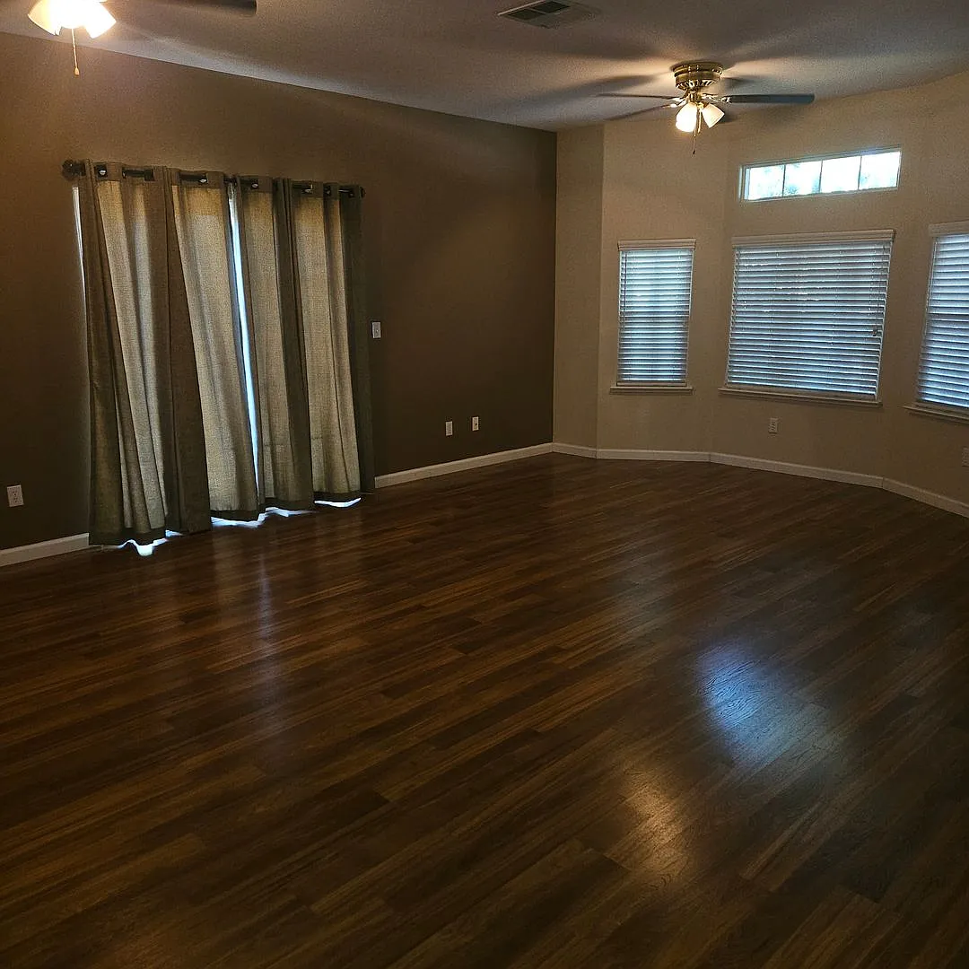 Charming 3 bedroom Duplex Close to Doctors Hospital — Photo 2
