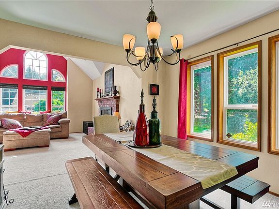 5th image of 7207 Deerfield Park Dr NE