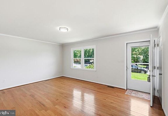 4th image of 1 Adams Ave