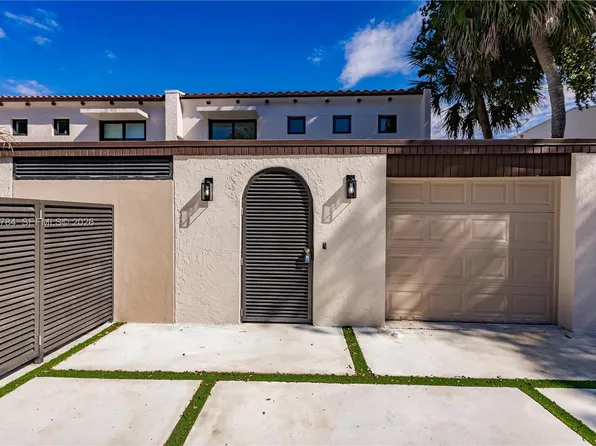 7238 Jacaranda Ln, Miami Lakes, FL 33014