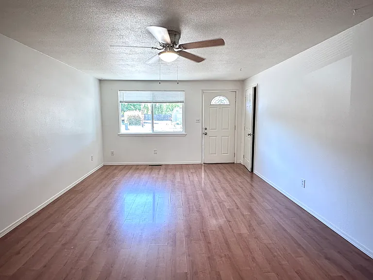 204 Gibson St — Photo 3