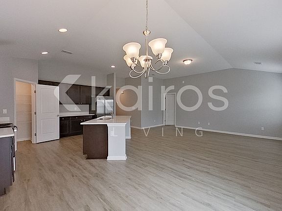 3rd image of 18 Carrollton Dr