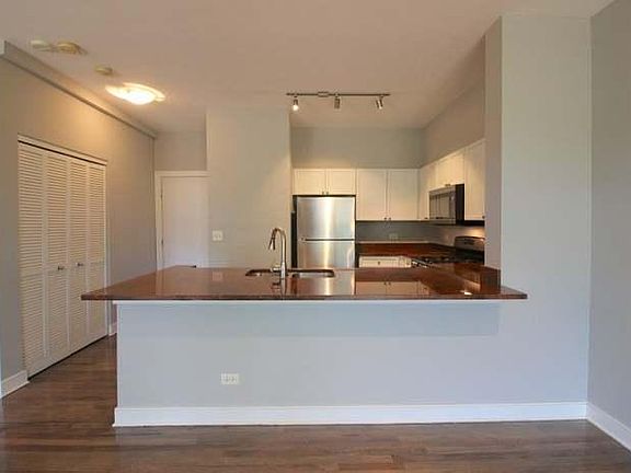 5th image of 2912 N River Walk Dr