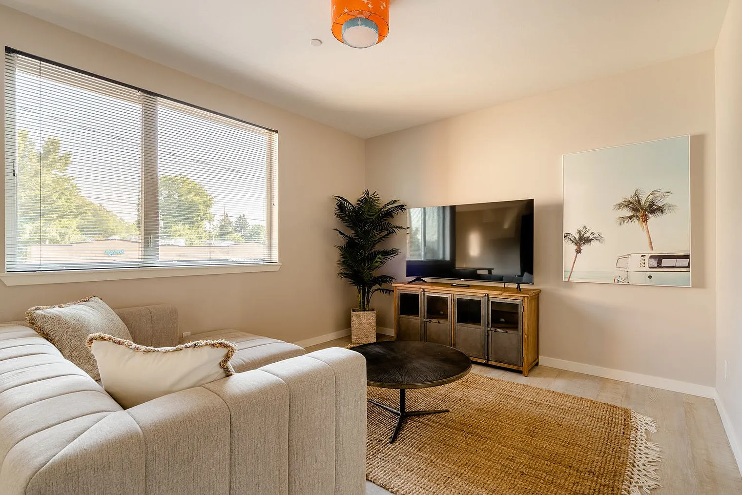 2 bed, 1.0 bath, 775 sqft, $3,611 — Photo 3