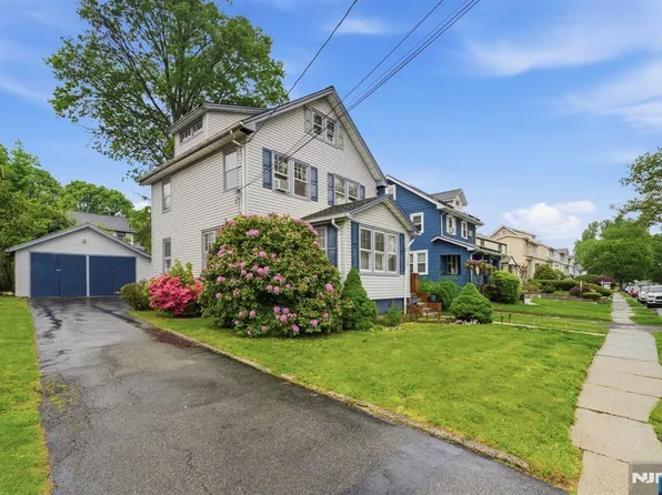 1142 Stasia Street, Teaneck, NJ 07666
