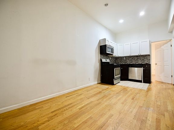 4th image of 188 Suydam St APT 1