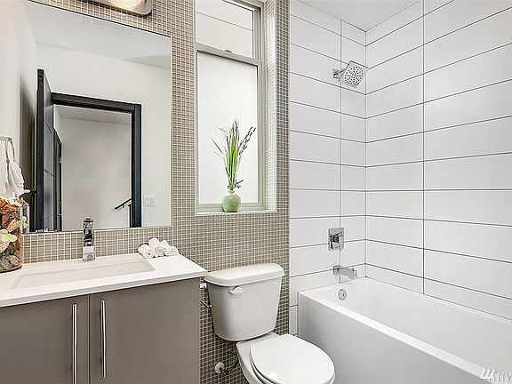 3rd image of 6313 42nd Ave SW Unit B