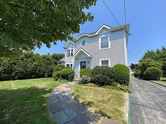 2nd image of 5 Laurel Pl