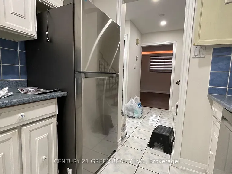 1257 Tredmore Dr #UPPER — Photo 9