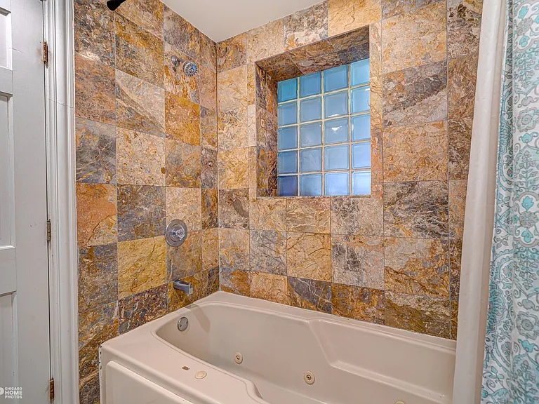 1517 W Irving Park Rd #CH — Photo 27