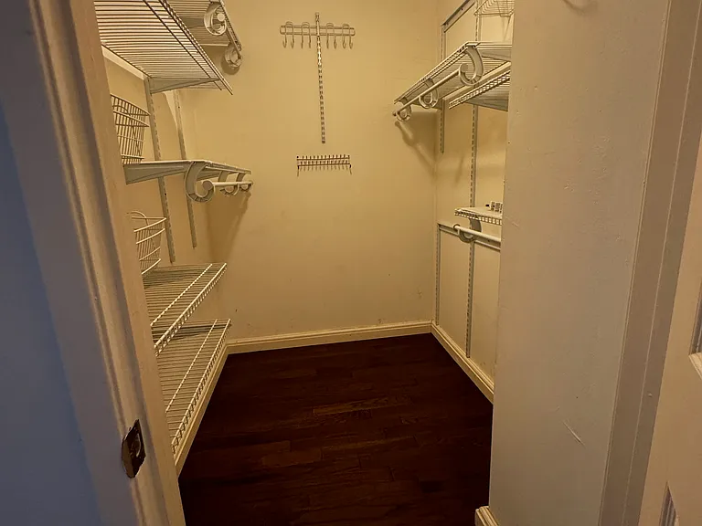 2204 S Bentley Ave #102 — Photo 16