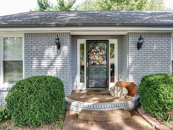 4th image of 220 Julia Ct