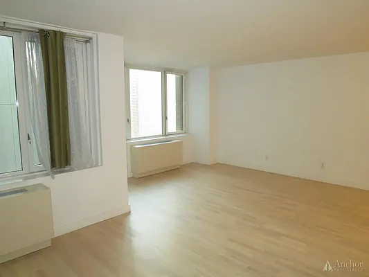 Rented by Anchor Associates | media 27