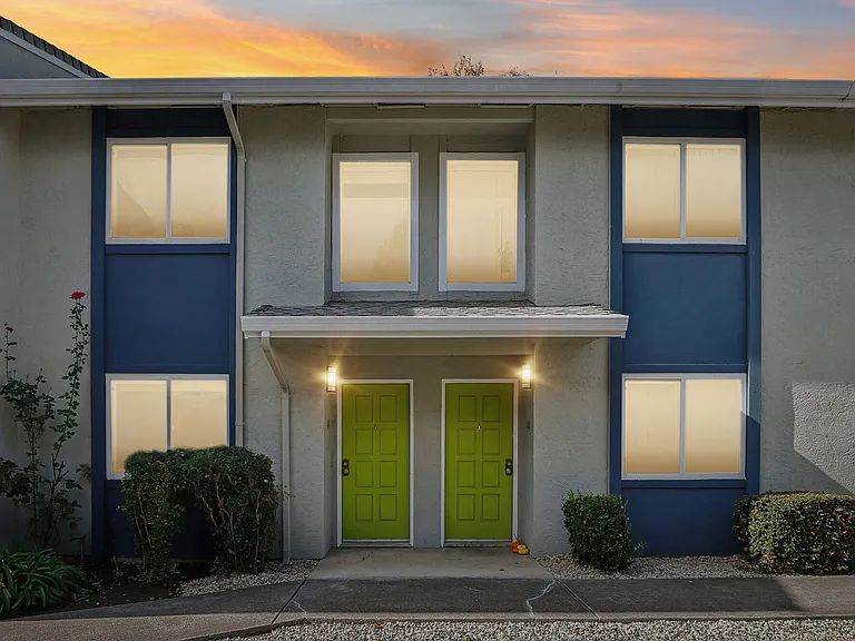 Westwood Apartments — Photo 32