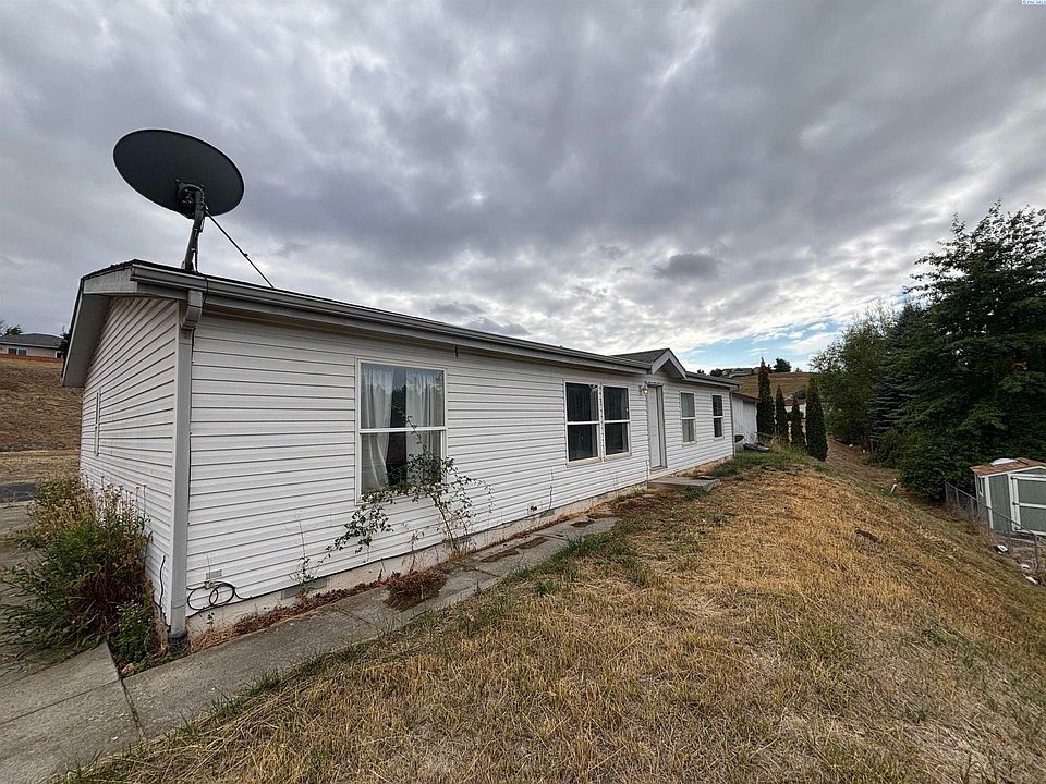 2nd image of 229 NW Lancer Ln