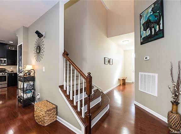 4th image of 3231 Mistletoe Dr