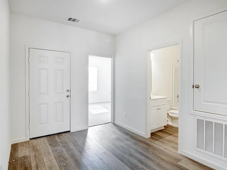 5002 Highland Springs Dr — Photo 2