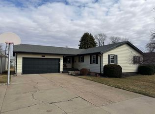 822 20th St, Columbus, NE 68601