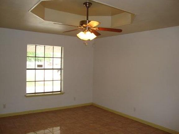 3rd image of 812 W Orange Ave