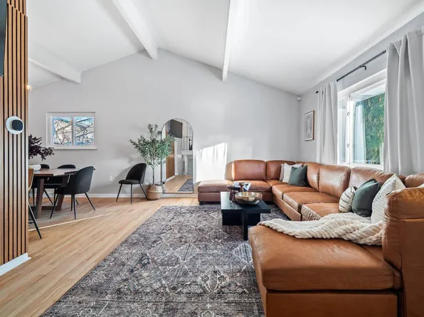 670 Treeside Dr, Akron, OH