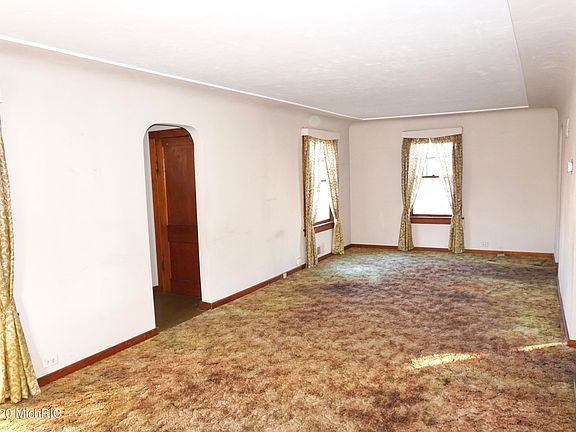 5th image of 1681 E Isabella Ave