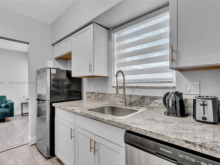10002 E Bay Harbor Dr #6 — Photo 31