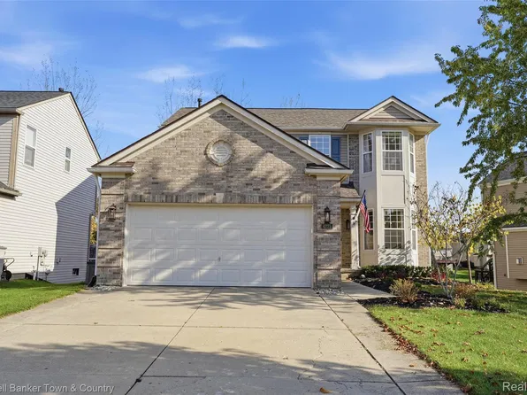 4221 Sonata Dr, Howell, MI 48843