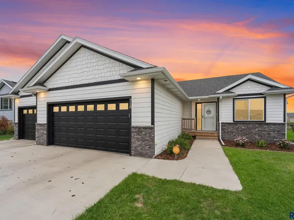 710 Prairieside Trl, Harrisburg, SD 57032