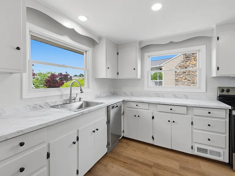 5 Lilac Ln — Photo 10