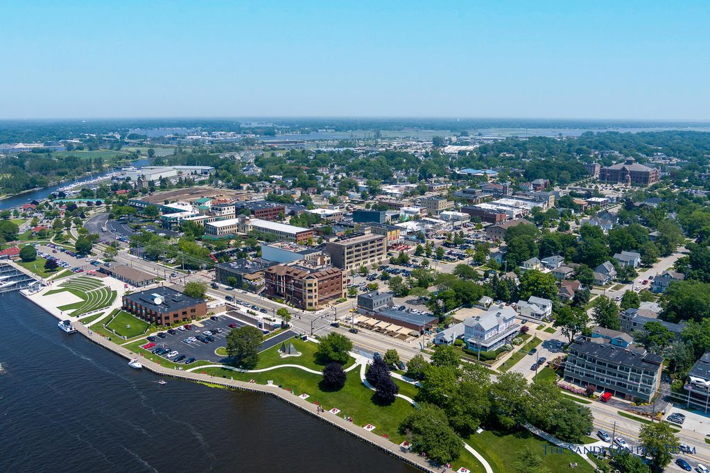 218 S Harbor Dr #202, Grand Haven, MI - View 4