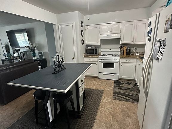 4th image of 217 Cretini Ln