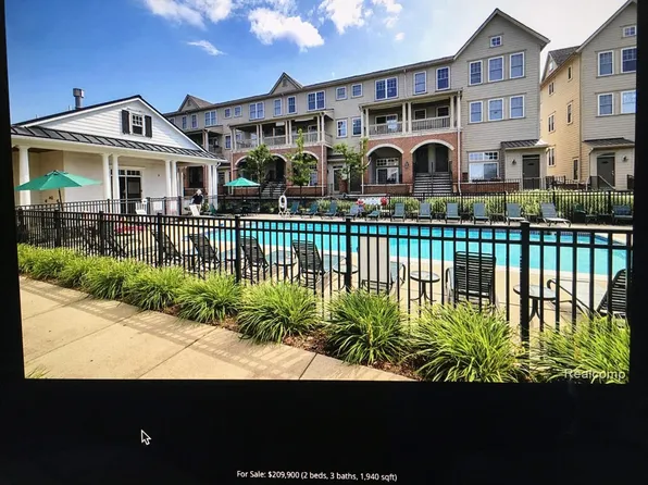 239 Jotham Ave #60, Auburn Hills, MI 48326