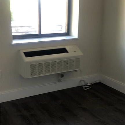 3rd image of 524 E 236th St #3B