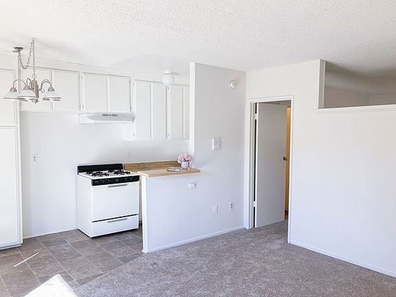 4th image of 7457 Woodman Ave #22