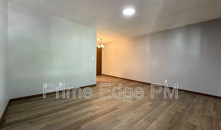 1109 N 28th St #6 — Photo 3