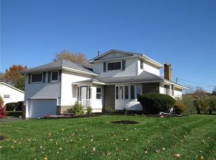 516 Pinnacle Rd, Rochester, NY 14623