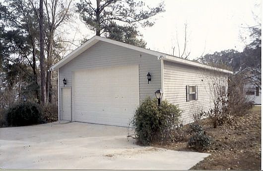 workshop with kitchen and 1/2 bath