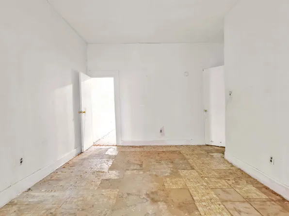 610 Ashford Street image 14 of 32