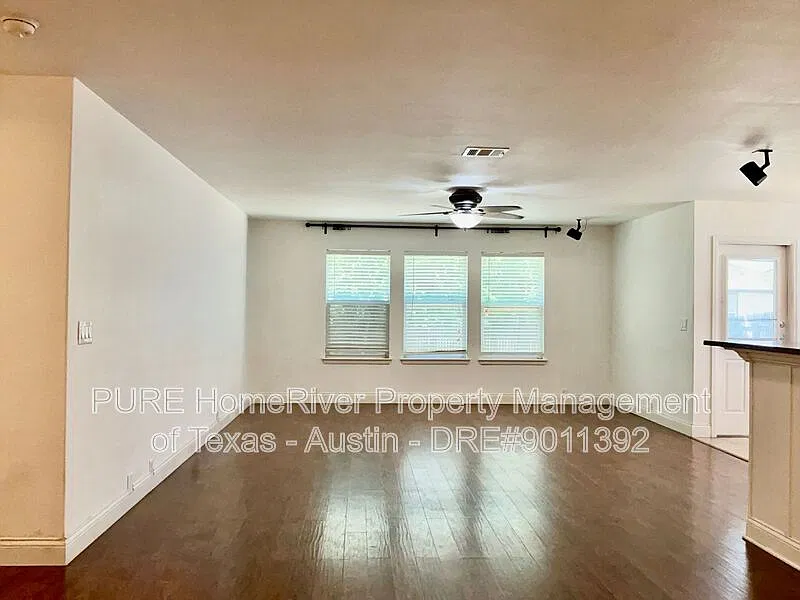 3 bed, 2.0 bath, 1813 sqft, $1,800 — Photo 3