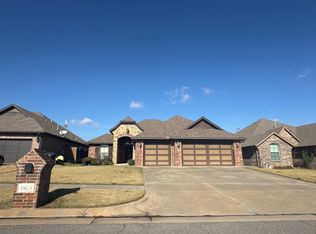1905 NE 27th Ter, Moore, OK 73160