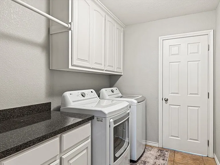 1609 Cheyenne Trl — Photo 17