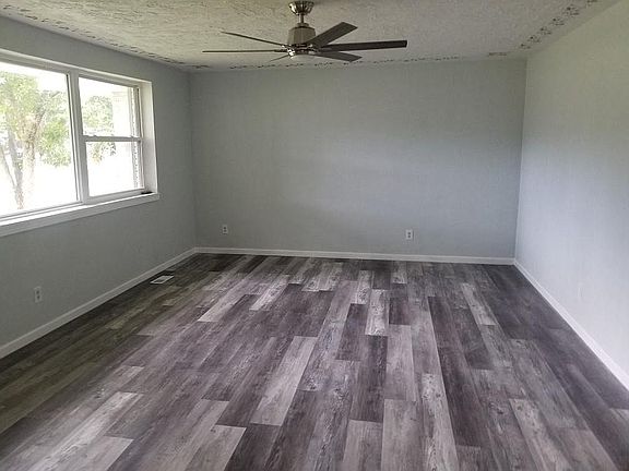 2nd image of 210 Seminole Trl