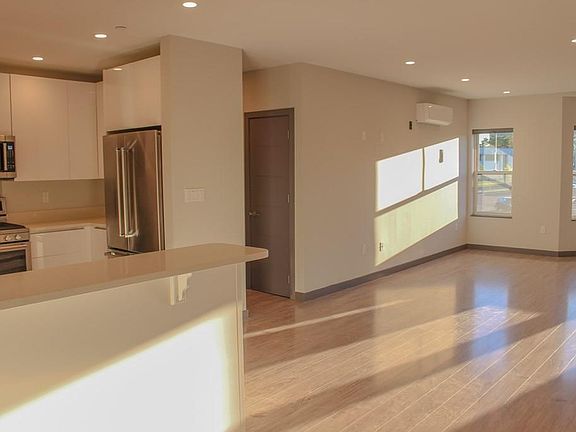 4th image of 145 Newbury Ave APT 9