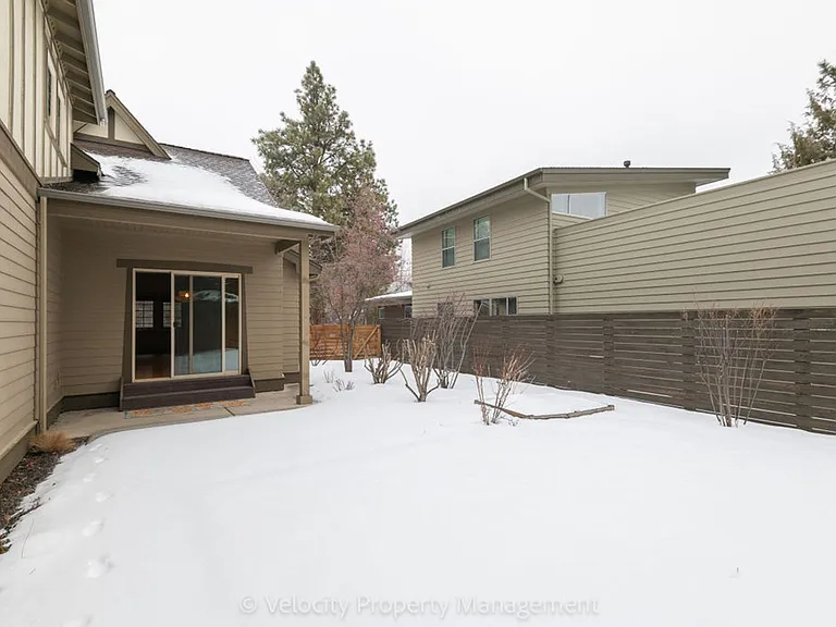 2469 NW Sacagawea Ln — Photo 24