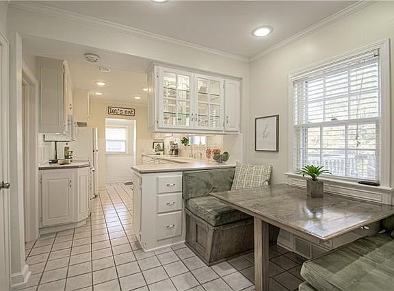 5th image of 714 E Meyer Blvd